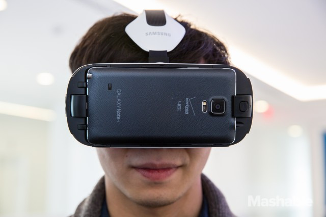 Le casque virtuel Samsung Gear VR présenté lors du Mobile World Congress 1